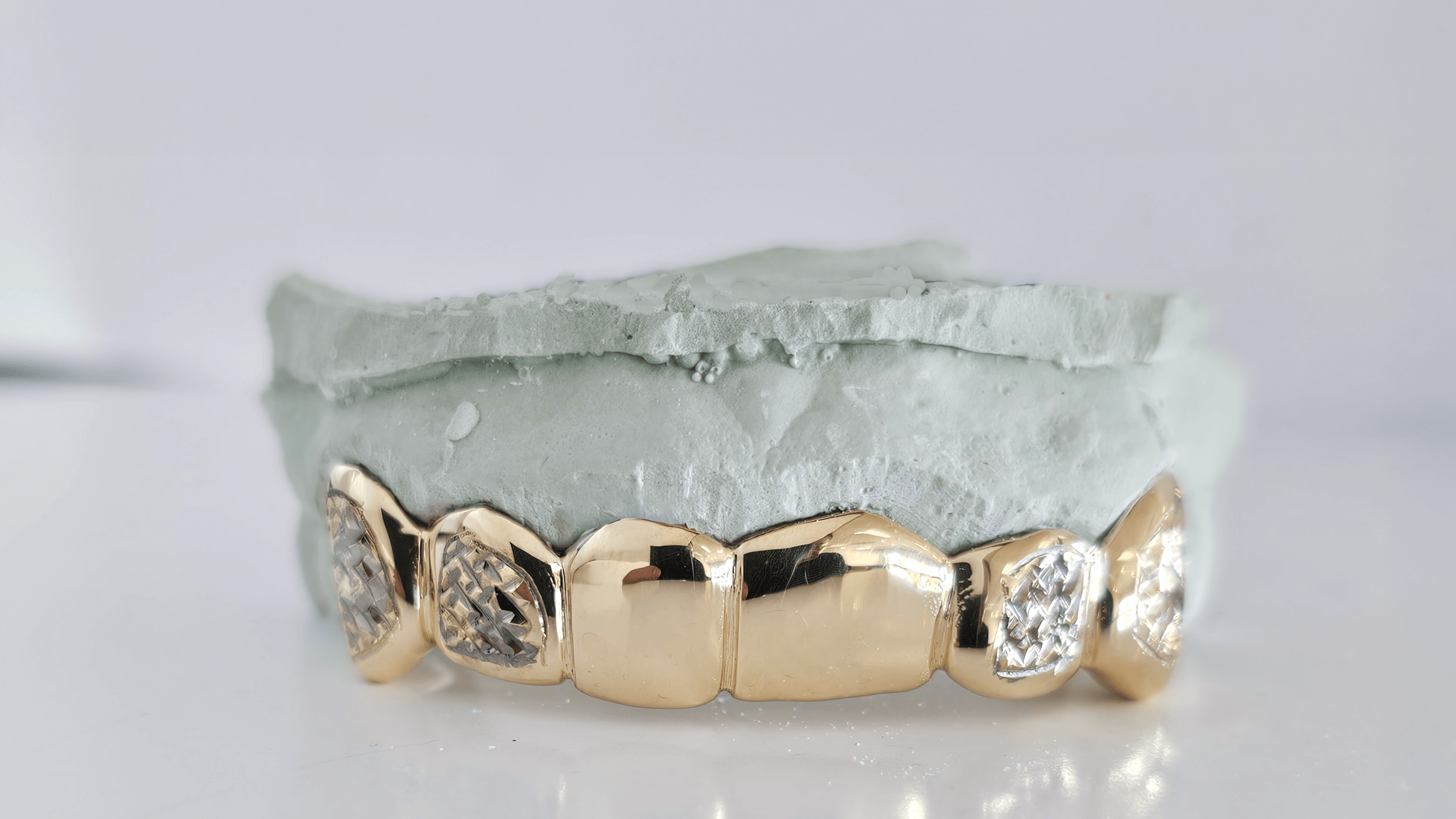 2 solid gold | 4 diamond cut DQ1055