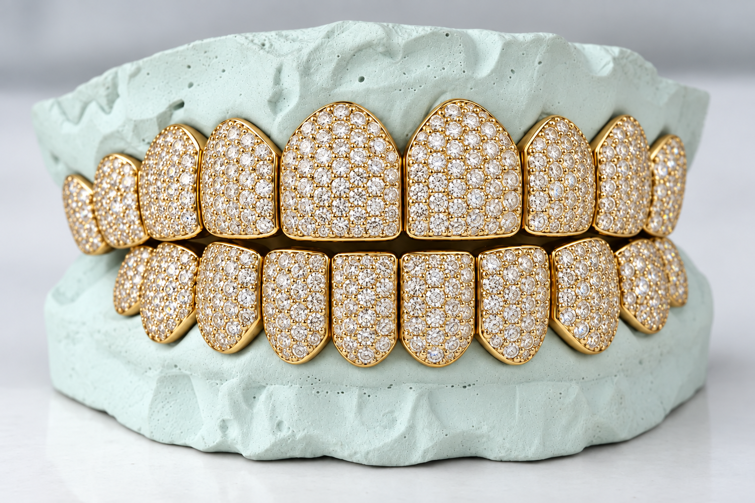 Grillz con incrustaciones de diamantes