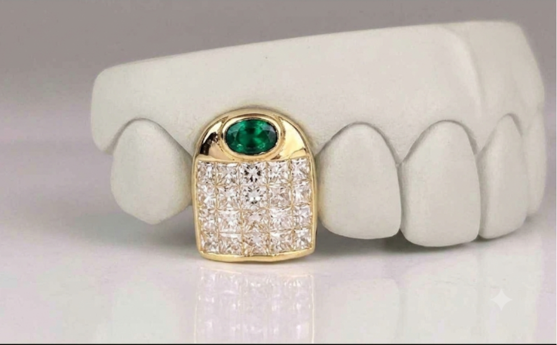Princess Cut Diamond with Emerald , Invisible Set VVS Quality DQ1034