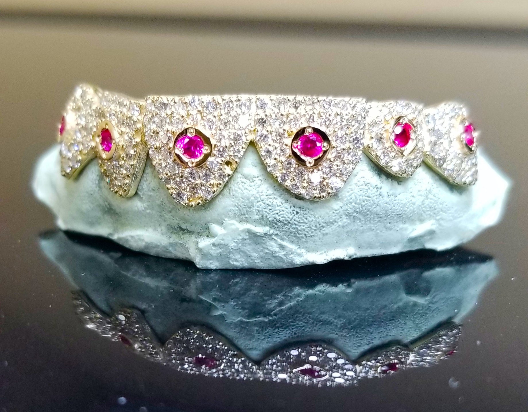 Cosmic Crown Grillz – Ruby Orbit Edition 6개 또는 12개 세트