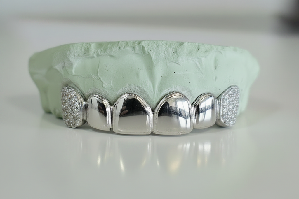 Diamond Studded Fangs Grillz DQ1035