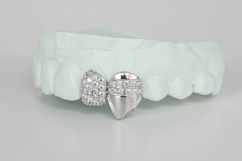 Silver Moissanite 4-Piece Grillz with Extended Fangs DQ1036