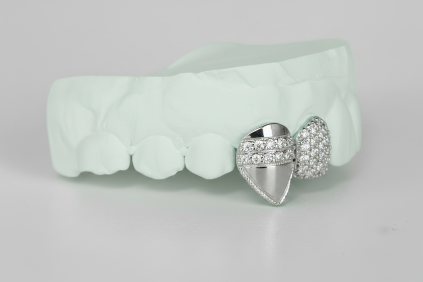 Silver Moissanite 4-Piece Grillz with Extended Fangs DQ1036