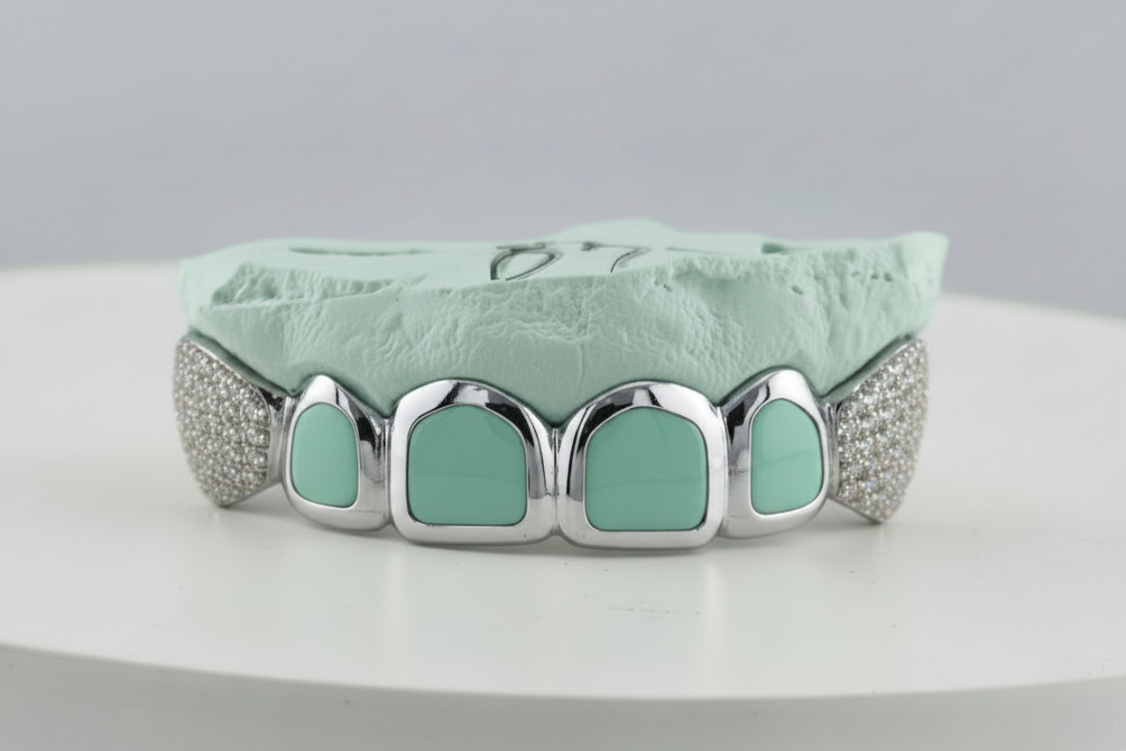 Diamond Studded Fangs Grillz DQ1035