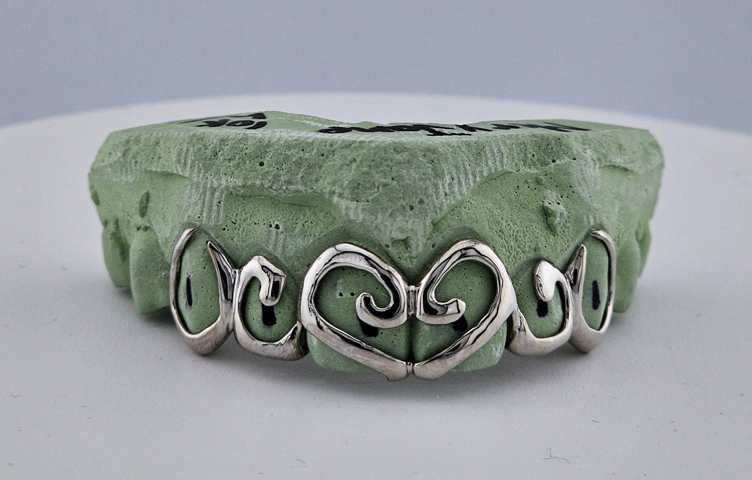 Freestyle Scroll Design