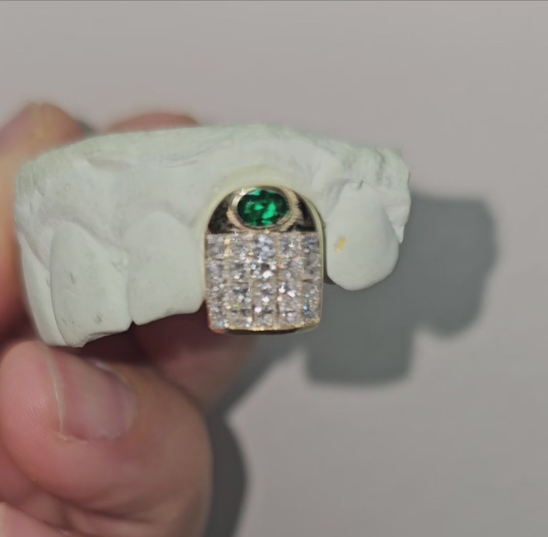 Diamond with Emerald , Invisible Set VVS Quality DQ1034
